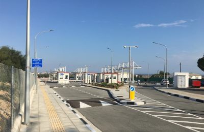 Τους τσάκωσαν φορτωμένους κοτόπουλα στο οδόφραγμα Δερύνειας
