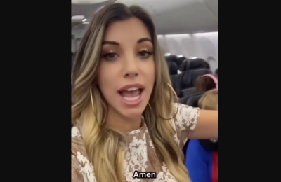 Έδιωξαν από πτήση θρησκευτική influencer που έκανε κήρυγμα