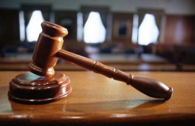 Απαντά στις κατηγορίες για θάνατο 3χρονου γιου του ο 37χρονος Βρετανός