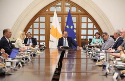 Γύρω στις δυόμιση ώρες διήρκησε η συνεδρία Εθνικού