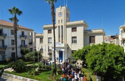 Οι Δήμοι επιμένουν ότι η μεταρρύθμιση χρειάζεται ουσιαστικούς πόρους, προειδοποιώντας πως το κόστος δεν πρέπει να μετακυλιστεί στους δημότες.