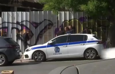 Η σύζυγός του εγκατέλειψε το σπίτι μαζί με το βρέφος τους και εγκαταστάθηκε σε ξενοδοχείο.