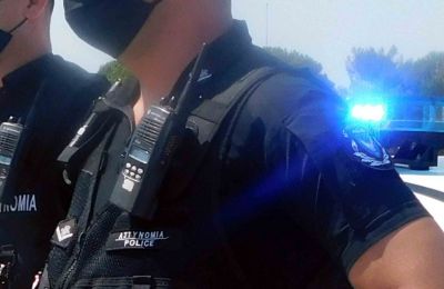 Ο νεαρός τέθηκε υπό κράτηση, ενώ οι έρευνες της Αστυνομίας για τα αδικήματα που διερευνώνται συνεχίζονται.