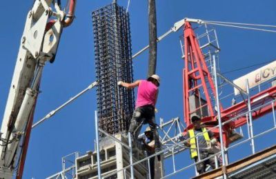 Η ακραία ζέστη αναμένεται να επηρεάσει ιδιαίτερα εργαζομένους σε κατασκευές, γεωργία και τουρισμό, με σημαντικές συνέπειες στην παραγωγικότητα.