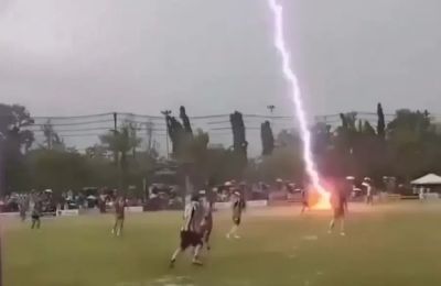 12 άνθρωποι τραυματίστηκαν.