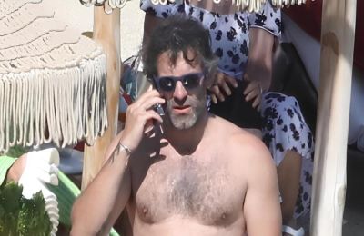 Αυτές τις μέρες τις περνάει με τα παιδιά του