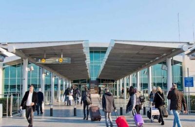 Η επαναλειτουργία της πρόσβασης στις Αφίξεις αναμένεται να μειώσει την κυκλοφοριακή πίεση στον χώρο του αεροδρομίου.