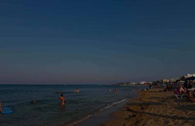 Άδειες οι παραλίες του Πρωταρά λίγες μέρες πριν τον Δεκαπενταύγουστο