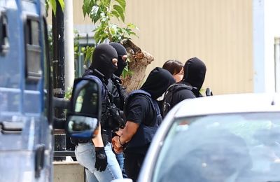 Χειροπέδες σε δύο μέλη της ρωσόφωνης μαφίας στο Παλαιό Φάληρο.