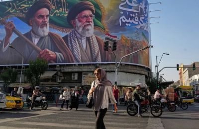 Η τύχη της συμφωνίας κρίνεται ανάμεσα στις απαιτήσεις του Ιράν, την πίεση της Ουάσινγκτον και τις κινήσεις του Νετανιάχου.
