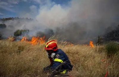Σε περίπτωση που αντιληφθείτε καπνό ή φωτιά, καλέστε αμέσως στο 1407 ή στο 112.
