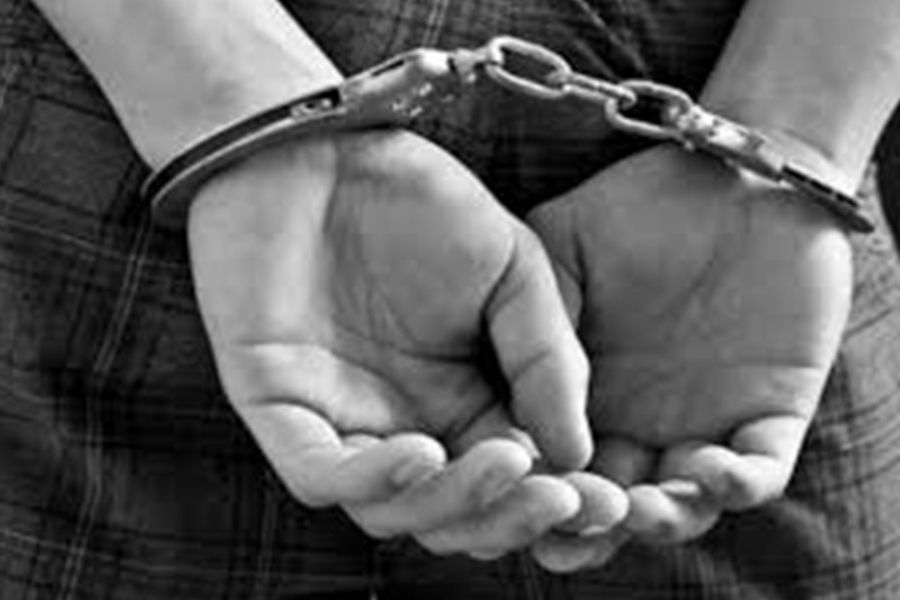 &Delta;ύ&omicron; &sigma;&upsilon;&lambda;&lambda;ή&psi;&epsilon;&iota;&sigmaf; &gamma;&iota;&alpha; &tau;&omicron;&upsilon;&sigmaf; &pi;&upsilon;&rho;&omicron;&beta;&omicron;&lambda;&iota;&sigma;&mu;&omicron;ύ&sigmaf; &sigma;&epsilon; &epsilon;&tau;&alpha;&iota;&rho;&epsilon;ί&alpha; &sigma;&tau;&eta; &Lambda;&epsilon;&mu;&epsilon;&sigma;ό