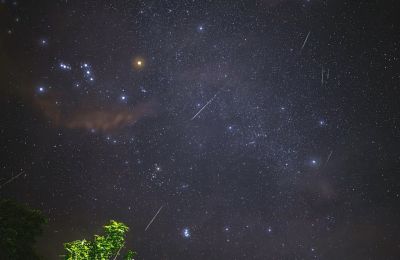 Η Νέα Σελήνη προσφέρει σκοτεινό ουρανό για την καλύτερη θέαση των μετεώρων.