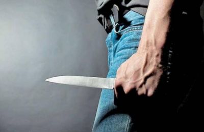 Μαχαίρια εντοπίστηκαν στην κατοχή των δύο υπόπτων κατά τους αστυνομικούς ελέγχους.