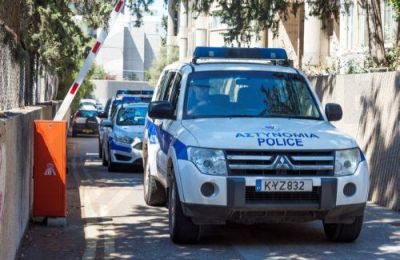 Στο σακίδιο του εντοπίστηκαν εργαλεία και αντικείμενα που φέρεται να κατείχε παράνομα.