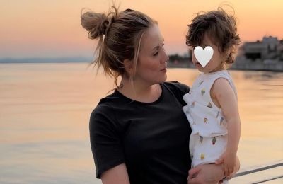 Η δημοσιογράφος μοιράστηκε ένα άλμπουμ από τις οικογενειακές της διακοπές, με πρωταγωνιστές τον γιο της και τον σύζυγό της