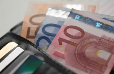 Αυτόματα στους τραπεζικούς λογαριασμούς οι αυξήσεις – Τα αναδρομικά θα καταβληθούν εντός του τελευταίου τριμήνου του 2026