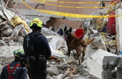 Οι διασώστες συνεχίζουν τις έρευνες στα ερείπια, ενώ οι κρίσιμες 72 ώρες έχουν πλέον παρέλθει.