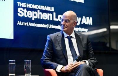 Ο Έλληνας Υπουργός Άμυνας τιμά τη μνήμη όσων αγωνίστηκαν για την ελευθερία της Κύπρου.