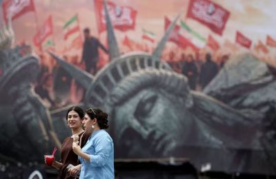 Δεν καταφέρνουν οι ΗΠΑ να πείσουν το Ιράν να αρχίζει ξανά διαπραγματεύσεις μαζί τους.