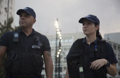 Έντονη η αστυνομική παρουσία σε παραλίες, ορεινά, τουριστικά θέρετρα και χώρους εκδηλώσεων.