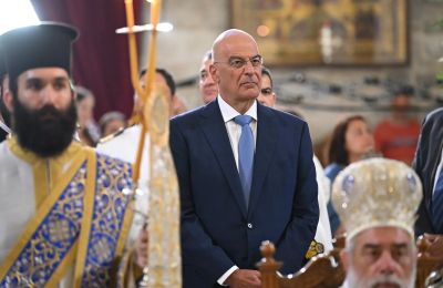Στην Πάρο για τις εκδηλώσεις της Παναγίας Εκατονταπυλιανής ο υπουργός Εθνικής Άμυνας της Ελλάδος Νίκος Δένδιας.