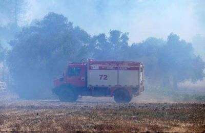 Ισχυρές δυνάμεις έσπευσαν στην περιοχή και κατάφεραν να θέσουν γρήγορα τη φωτιά υπό έλεγχο.