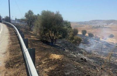 Άμεσα ανακόπηκε το πρώτο μέτωπο, ενώ νέα εστία εκδηλώθηκε σε κοντινή απόσταση.