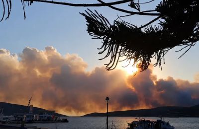 Ολονύχτια μάχη με τις φλόγες.