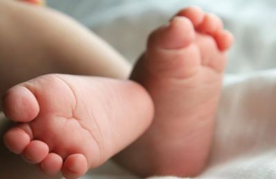 Οι Αρχές διερευνούν τις συνθήκες κάτω από τις οποίες έφυγε από τη ζωή το βρέφος.