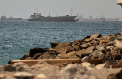 Η αλλαγή των θαλάσσιων διαδρομών περιορίζει την επιρροή της Τεχεράνης στην κρίσιμη ενεργειακή πύλη. 