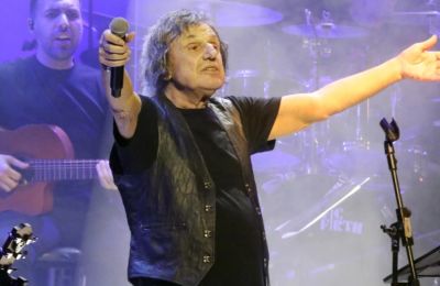 «Θα τα πούμε σύντομα από κοντά», το μήνυμα του αγαπημένου τραγουδιστή στους θαυμαστές του.