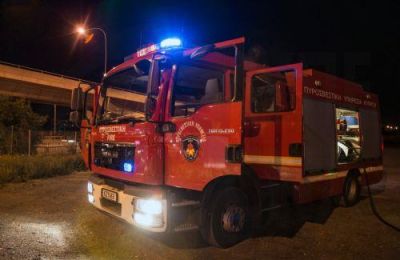 Πυροσβεστική και Αστυνομία έλεγξαν το ξενοδοχείο για τυχόν εγκλωβισμένους.