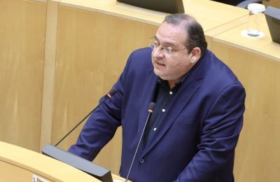 Υπάρχουν κονκλάβια, κλίκες και η δύναμη των μεγάλων που ό,τι θέλουν κάνουν, ανέφερε ο Δημήτρης Σούγλης για τη Βουλή