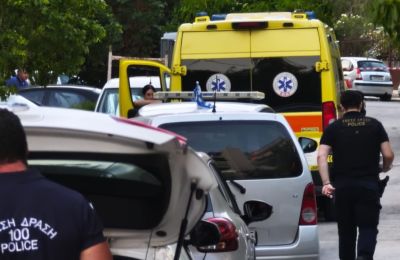 Θρίλερ στην Αθήνα: 2 νεκροί από πυροβολισμούς σε είσοδο πολυκατοικίας
