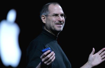 Γιατί η Apple χρωστάει την εκτόξευσή της στη CIA