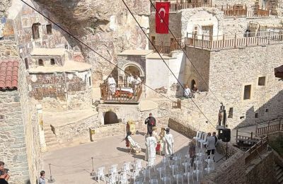 Παναγία Σουμελά: Θεία Λειτουργία παρά τους τουρκικούς περιορισμούς