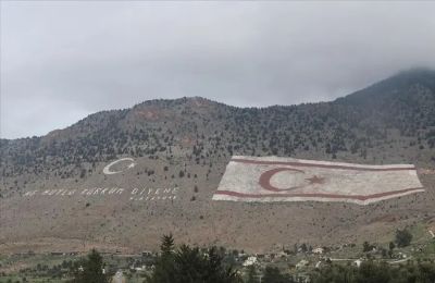 «Όλοι όσοι εισέρχονται στη χώρα πρέπει να καταγράφονται» ανέφερε.