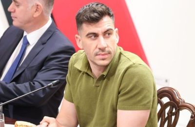 Φειδίας: Απαξίωσε άρθρο που διαφωνούσε μαζί του, επιτέθηκε σε κανάλι
