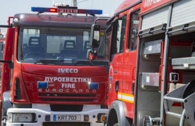 Ημιφορτηγό προσέκρουσε σε περιτοίχισμα- Απεγκλωβισμός οδηγού
