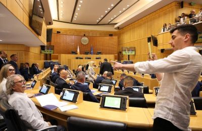 Διέψευσε τον Φειδία: Να διασταυρώνει τις πληροφορίες του