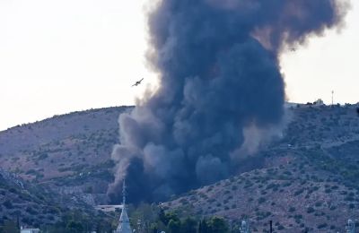 Εκδηλώθηκε σε χαμηλή βλάστηση και απορρίμματα.