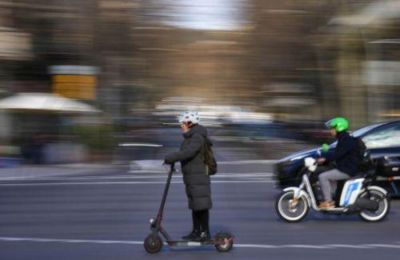 Πρέπει να ληφθούν υπόψη τα «ελλείμματα οδικής ασφάλειας» των ηλεκτρικών σκούτερ, ανέφερε ο κ. Χριστοδούλου.