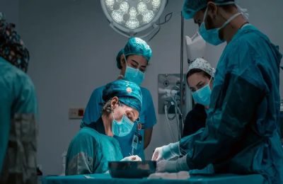Το νοσοκομείο αυτό συγκαταλέγεται στις μεγαλύτερες πανεπιστημιακές κλινικές της Πράγας.