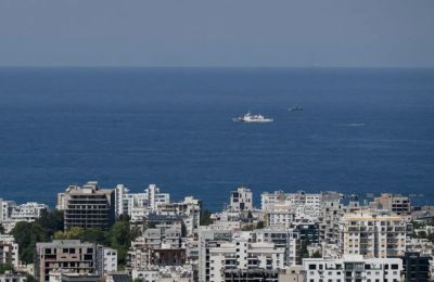 Κερύνεια: Επιβάτες με τα σωσίβια παλεύουν με τα κύματα (ΒΙΝΤΕΟ)