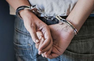 Για την ίδια υπόθεση, είχαν συλληφθεί άλλα δύο πρόσωπα.