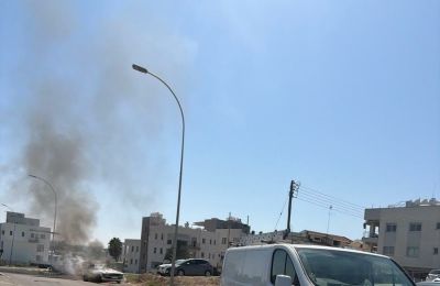 Διερευνώνται τα αίτια της φωτιάς.