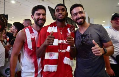 Η αποθέωση που γνώρισε ο Μοντέρο από τους φίλους του Ολυμπιακού