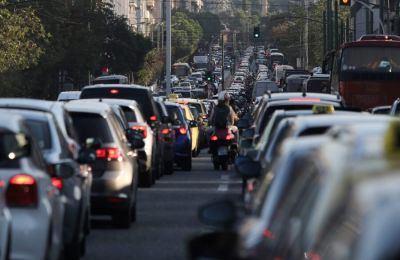 Οι οδηγοί καλούνται να οδηγούν προσεκτικά.