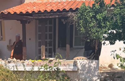 Ελλάδα: Έθαψε τη μητέρα της στην αυλή για να παίρνει τη σύνταξη